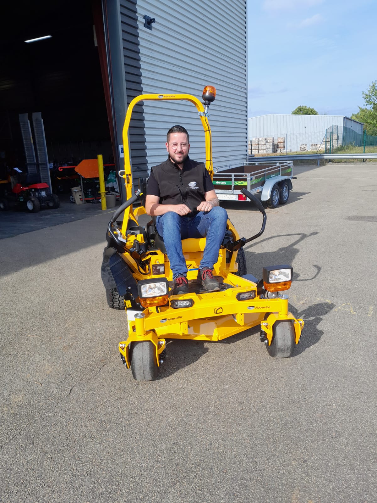 UJne autoportée CUB CADET XZ7L122 avec l’homologation pour la route